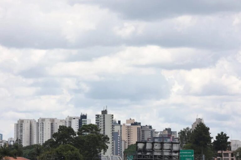 Paraná inicia semana com tempo seco e manhãs frias em Curitiba