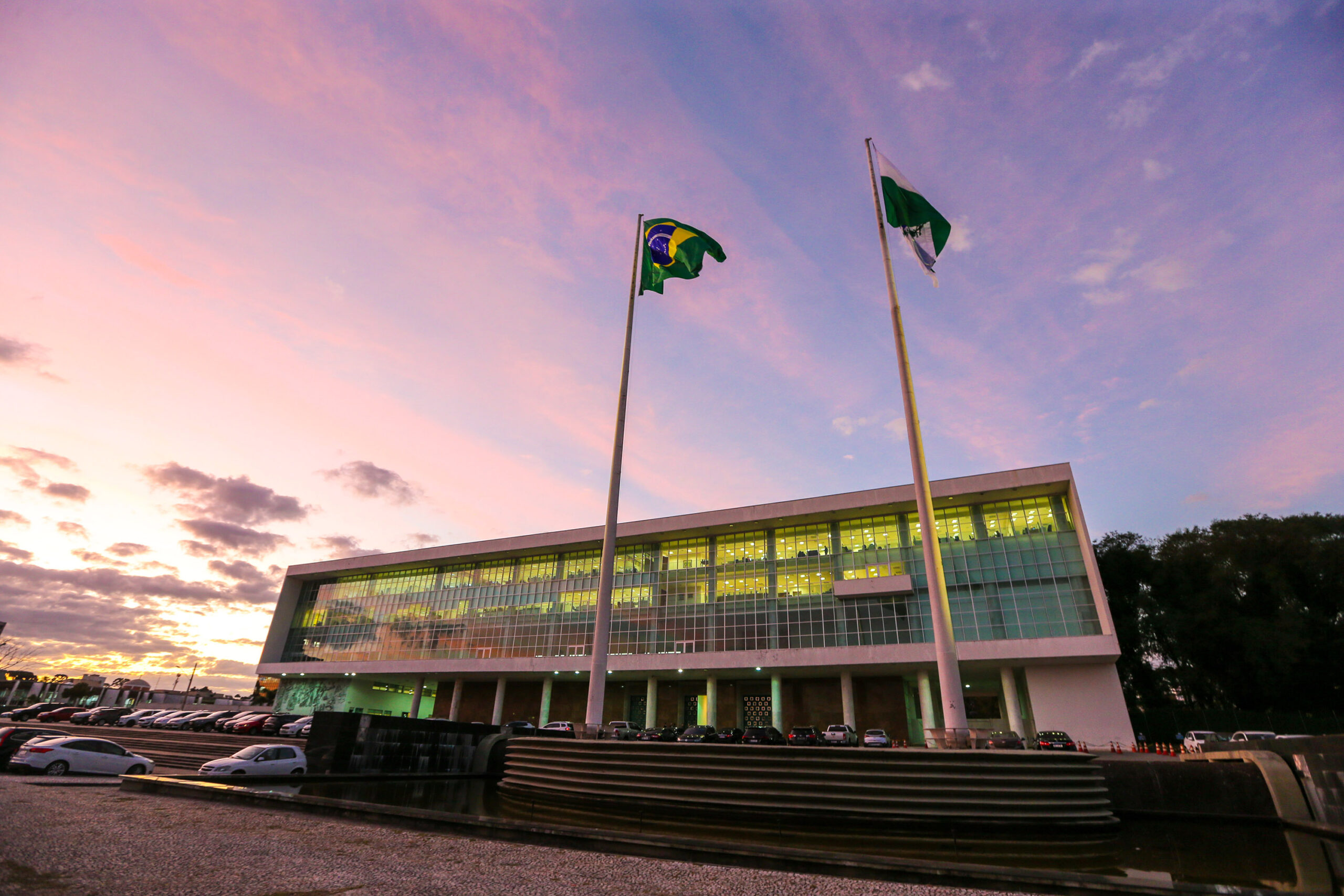 Paraná registra terceira maior disponibilidade de caixa do Brasil