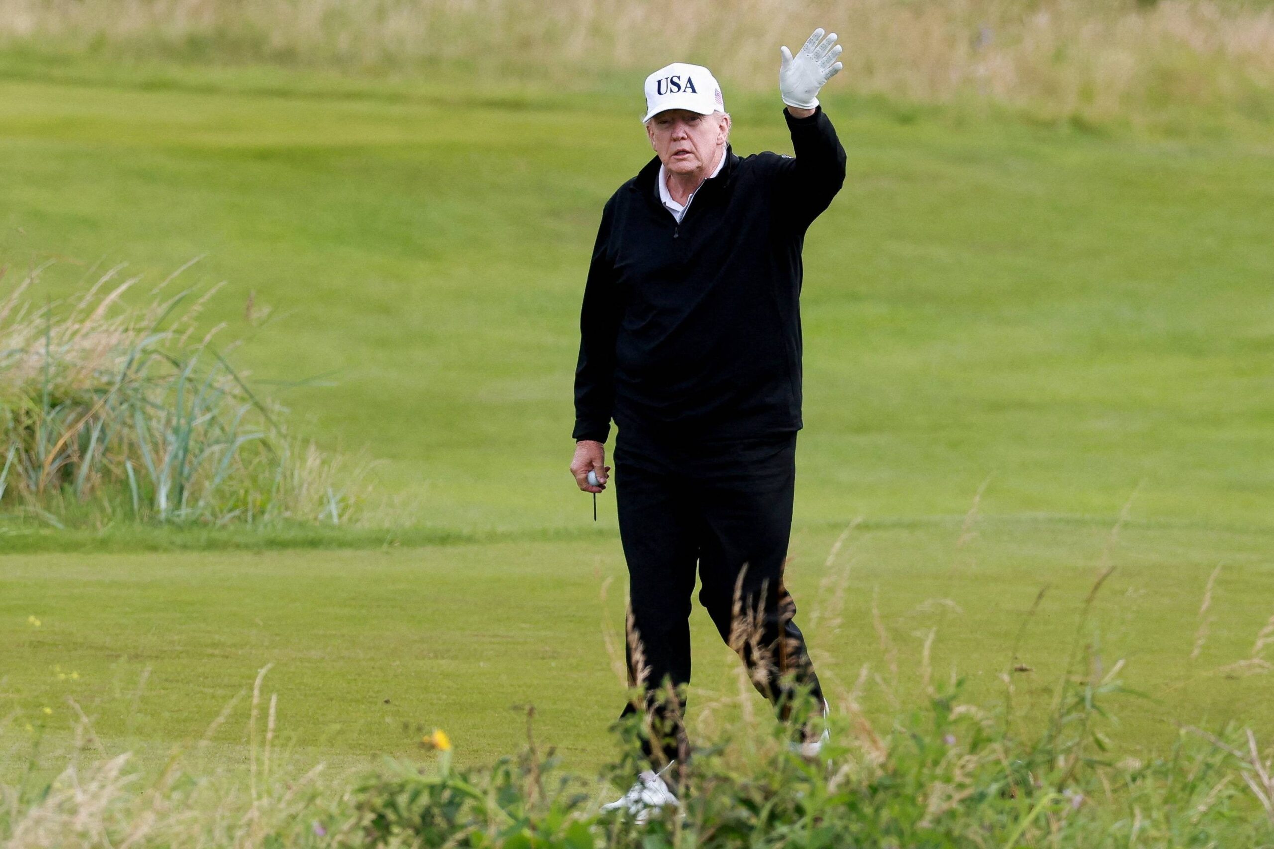 Juíza repreende DOJ de Trump por remoção não autorizada de árvores em campo de golfe