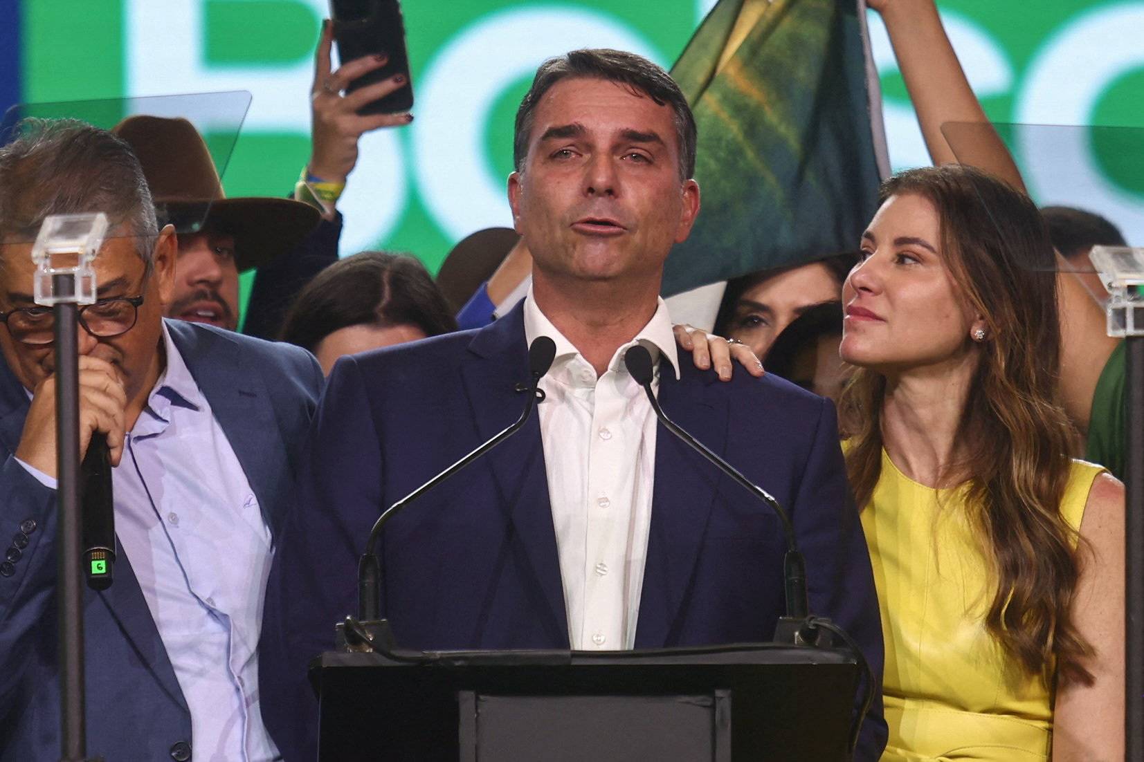 Flávio Bolsonaro reafirma compromisso com Bolsa Família no Rio
