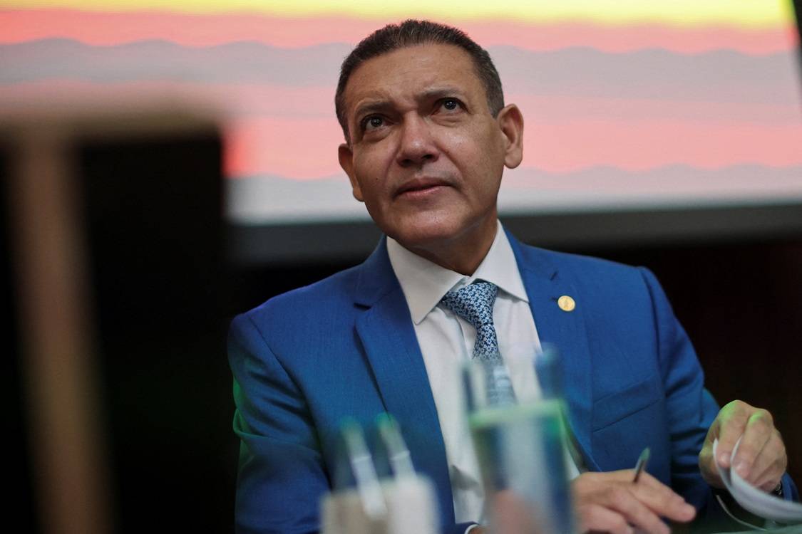 Nunes Marques avalia pedido para liberar Jair Bolsonaro após segundo turno
