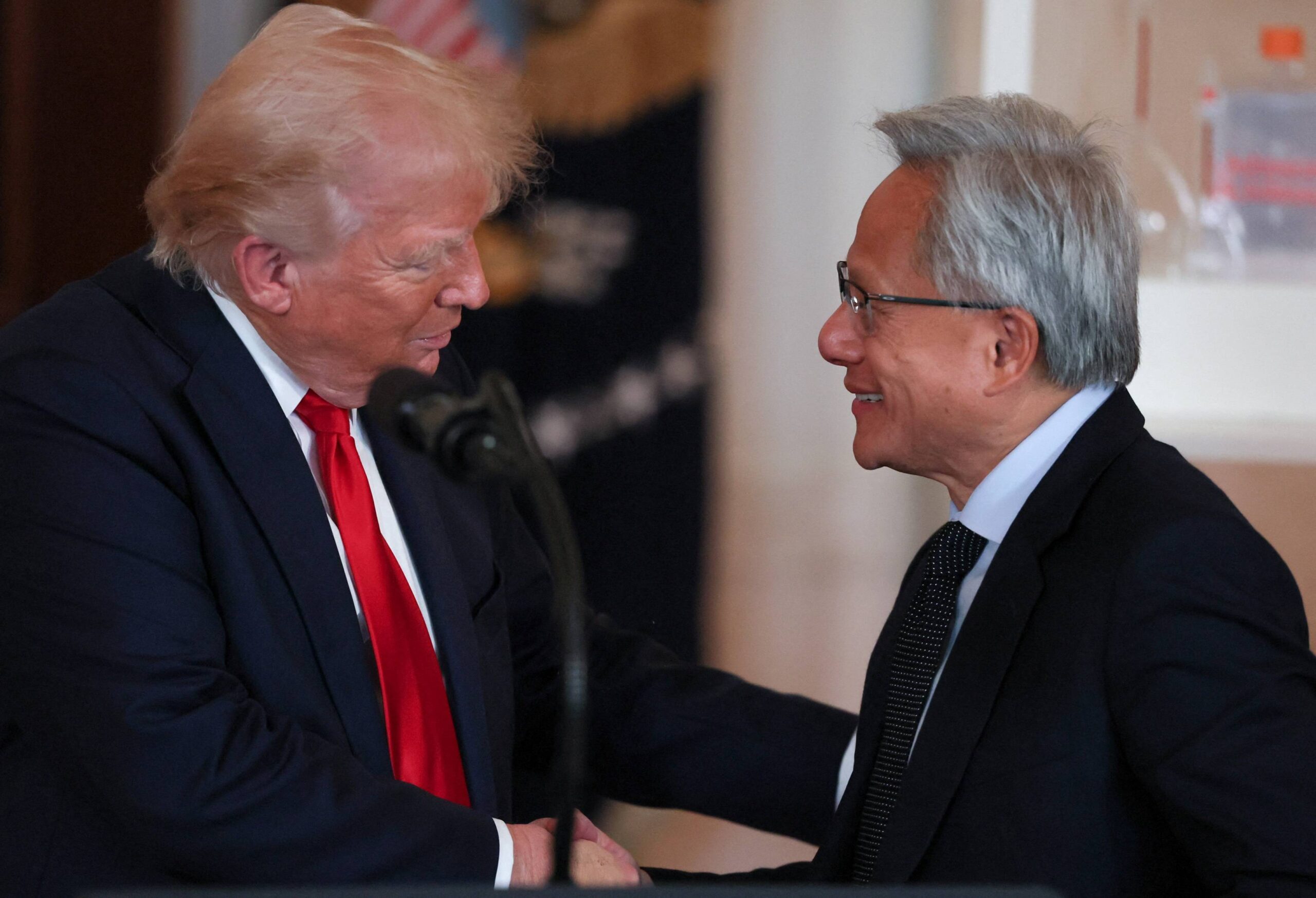 Trump realiza transações com ações da Nvidia antes de homenagear CEO