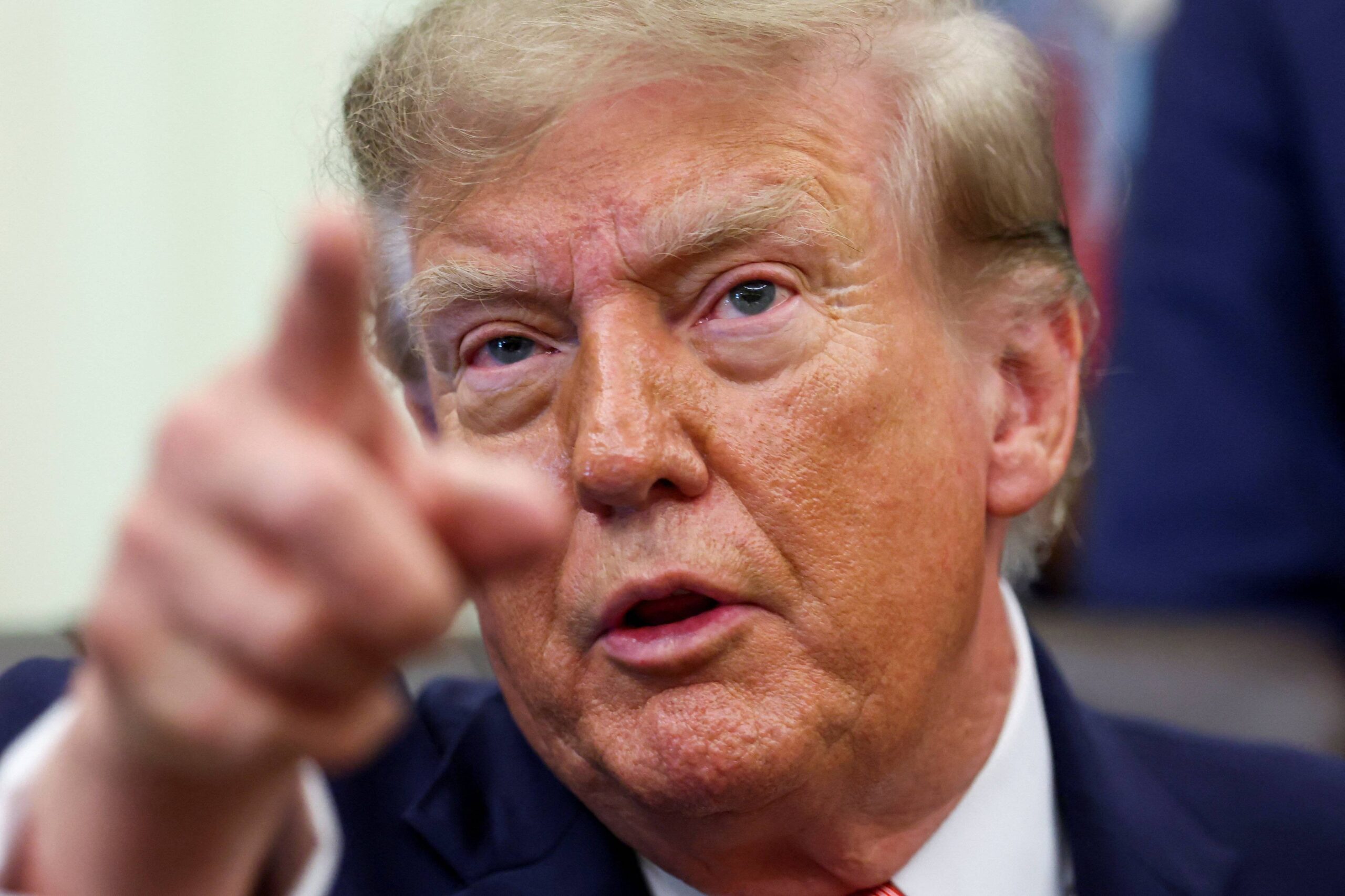 Trump aponta riscos em robôs importados e mantém negociações comerciais