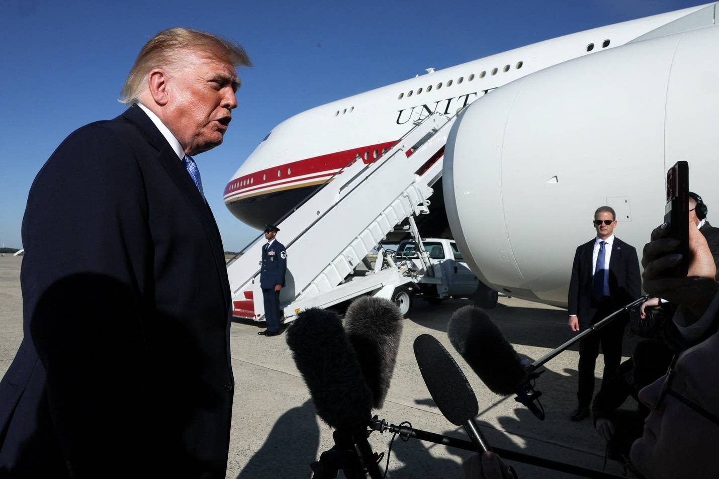 Trump questiona eleição no Brasil, mas reconhece relação com Lula