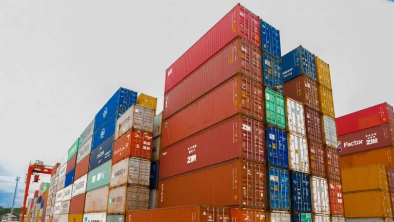 Balança comercial do Brasil registra superávit de US$ 7,7 bilhões em setembro
