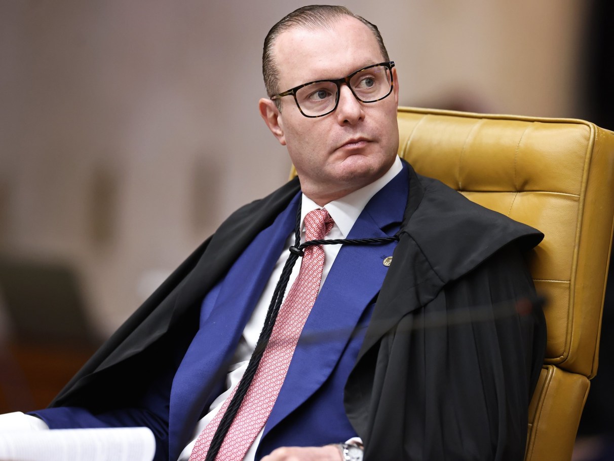 Ministro Zanin amplia horário de votação para 19h em todo Brasil