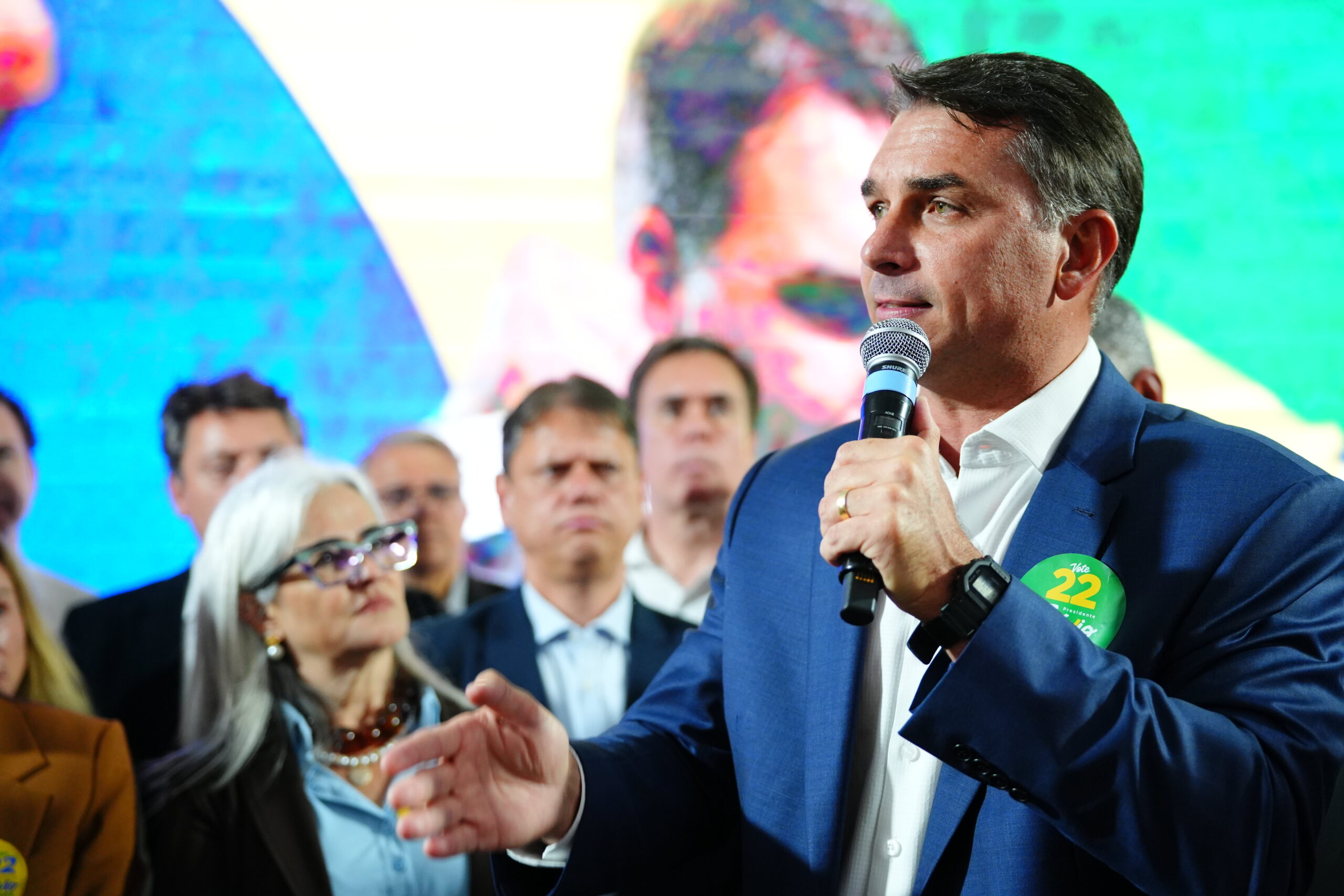 Flaviômetro acompanha engajamento político na campanha de Flávio Bolsonaro