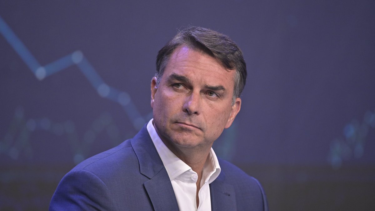 Campanha de Flávio Bolsonaro solicita prorrogação da votação em cinco estados
