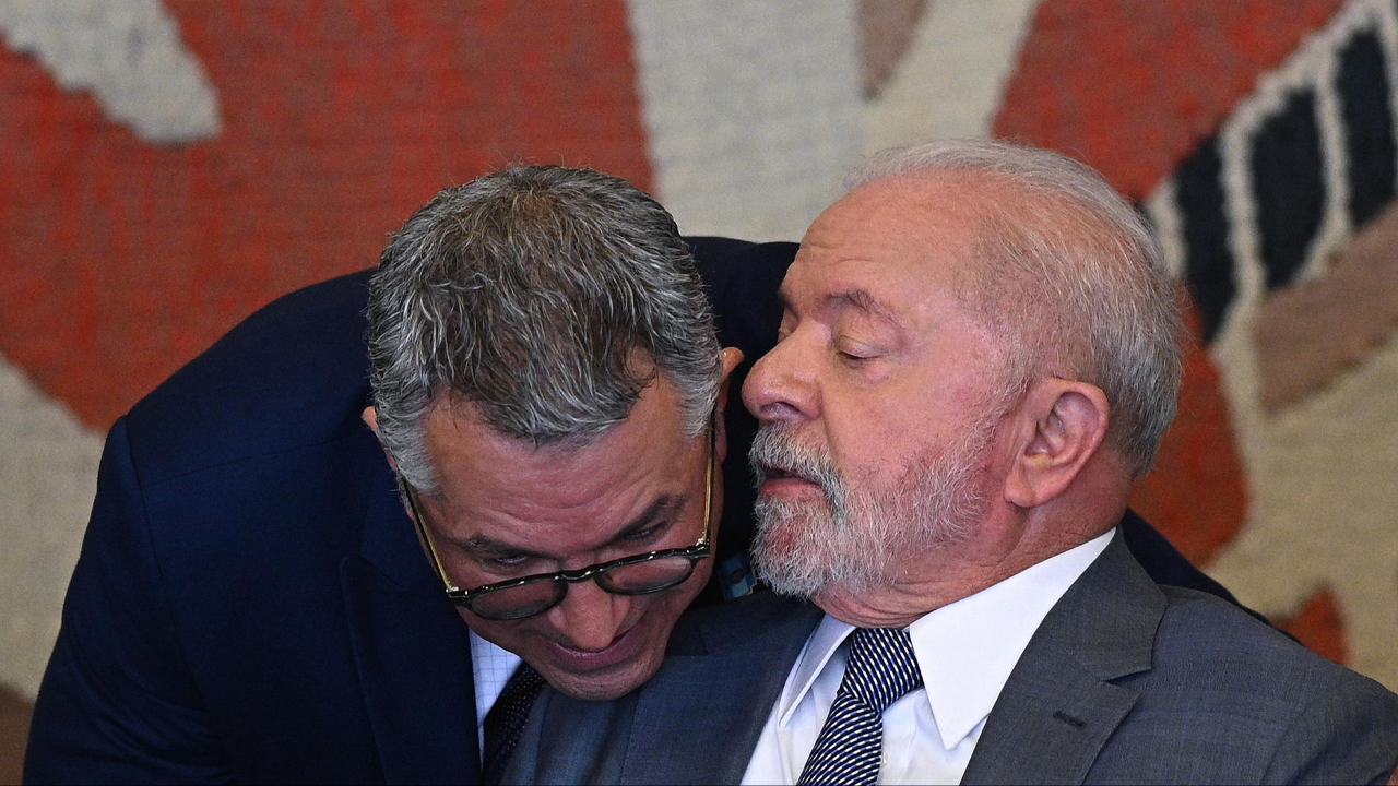 Veja reporta esquema financeiro entre Banco Master e grupo ligado ao PT