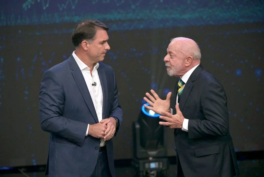 Real Time aponta empate técnico entre Flávio Bolsonaro e Lula no segundo turno