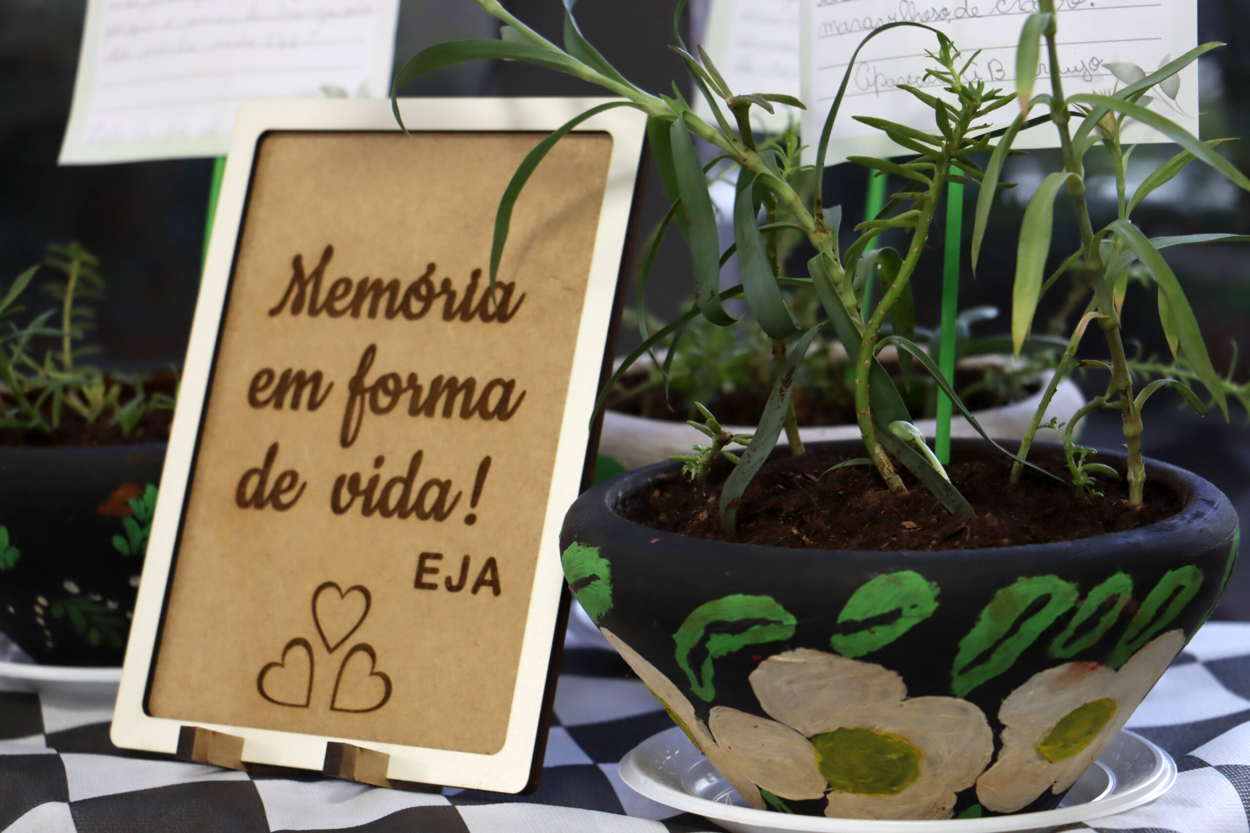 Alunos da EJA promovem exposição de arte em Londrina