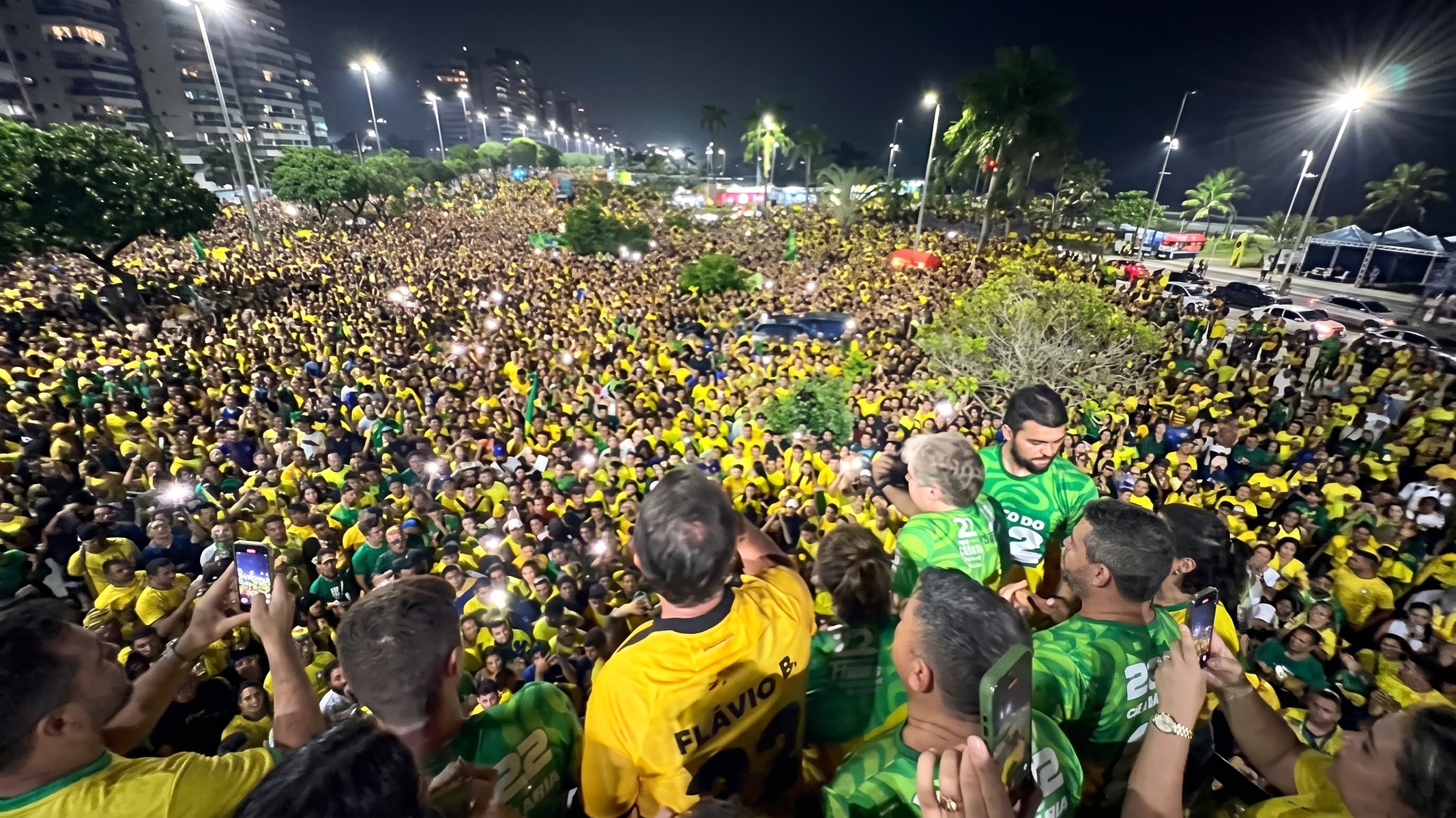 Flávio Bolsonaro intensifica campanha no Nordeste para reduzir vantagem de Lula