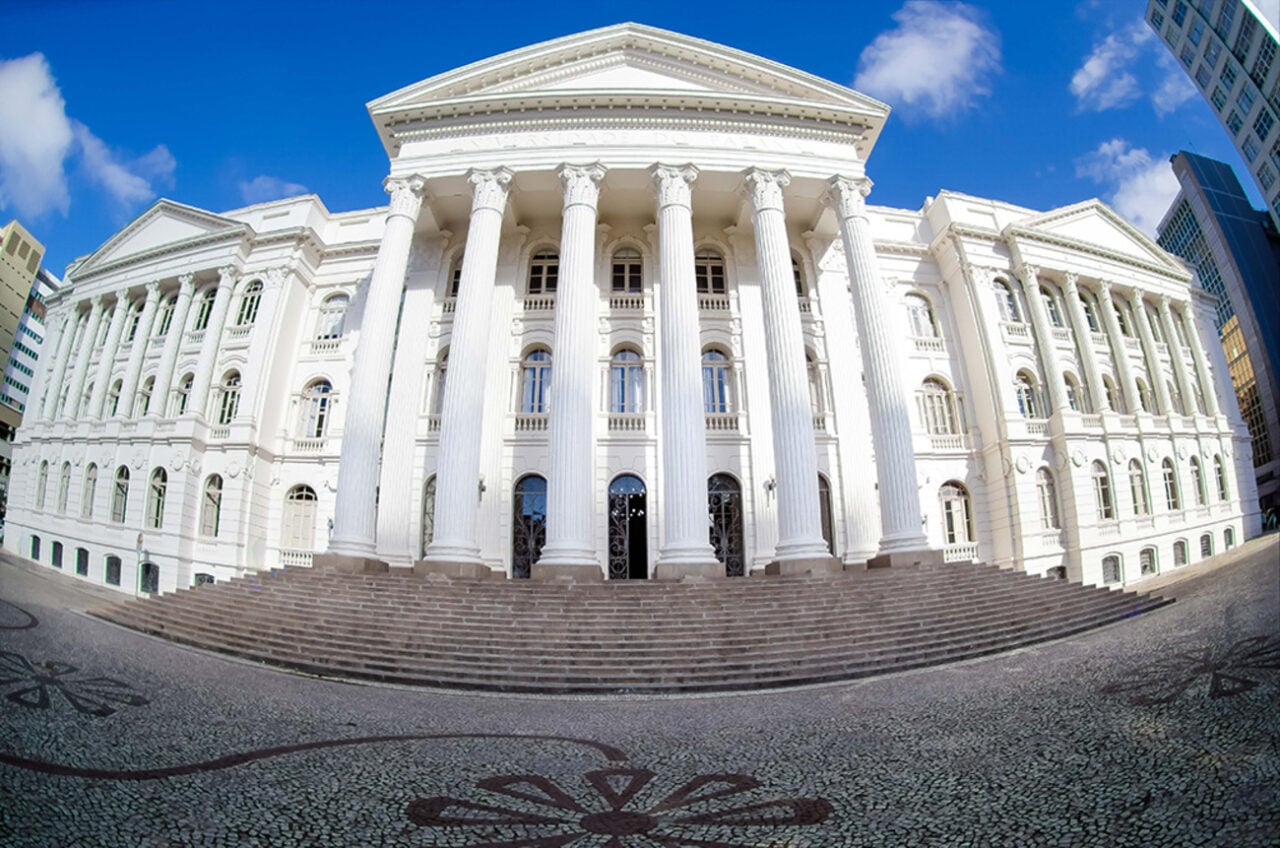 UFPR reafirma defesa da democracia e direitos fundamentais