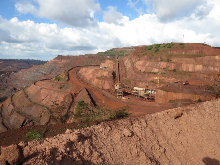 Minerais críticos sustentam 129 mil empregos formais no Brasil em 2025