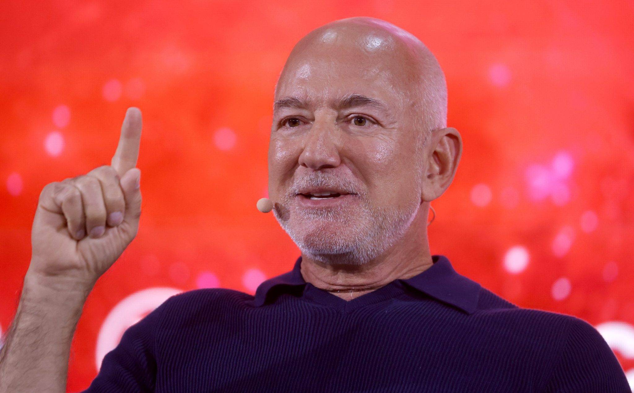 Jeff Bezos prevê semana de trabalho de três dias impulsionada pela inteligência artificial