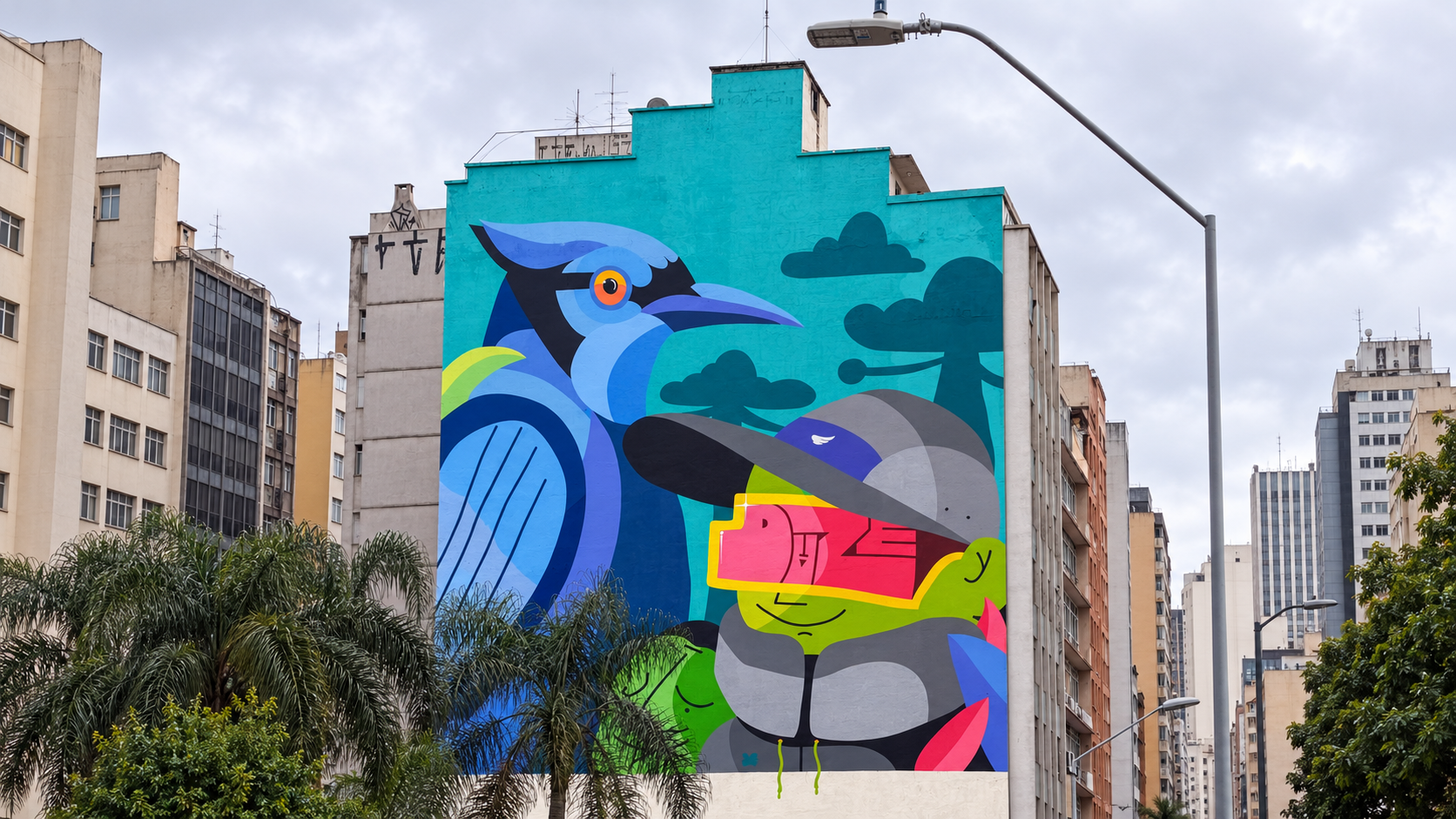 Curitiba ganha mural gigante com gralha-azul na região da Praça Carlos Gomes