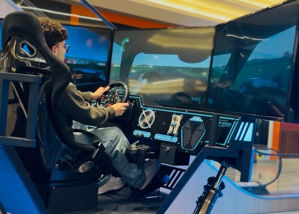 Jockey Plaza inaugura simulador 9D com realidade virtual em Curitiba