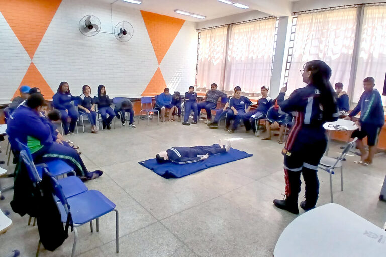 SAMU lança projeto educativo em colégio estadual de Londrina