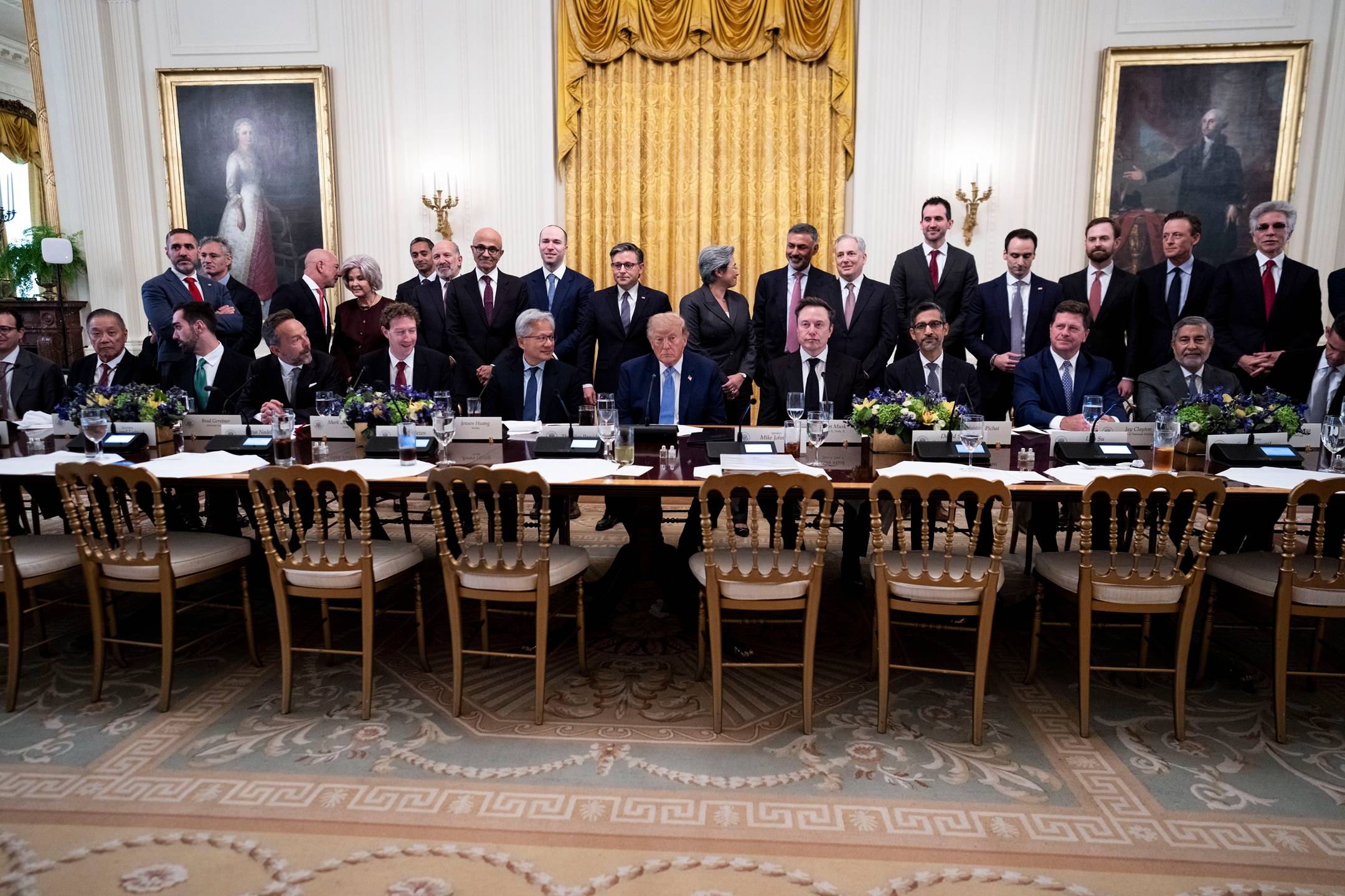 Assentos no almoço de Trump revelam influência na indústria de IA