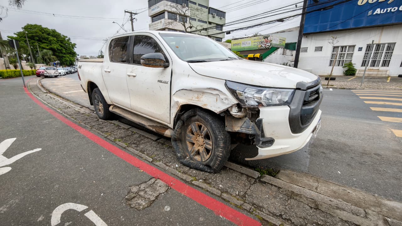 Motorista embriagado provoca colisão em três veículos no Portão