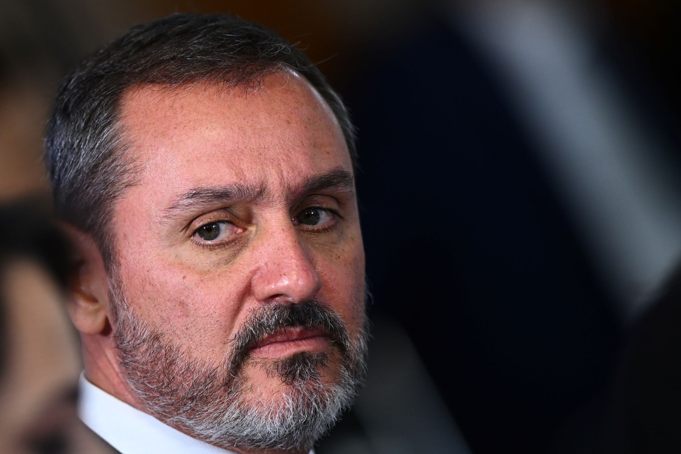 Flávio Bolsonaro solicita investigação contra diretor da Polícia Federal