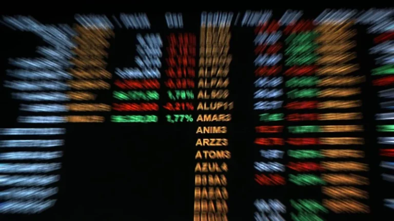 Ibovespa recua 0,31% com dólar a R$ 5,02 e inflação nos EUA em alta