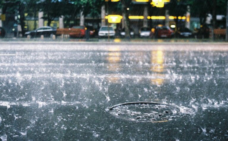 Paraná enfrenta alerta laranja com chuva no domingo do segundo turno