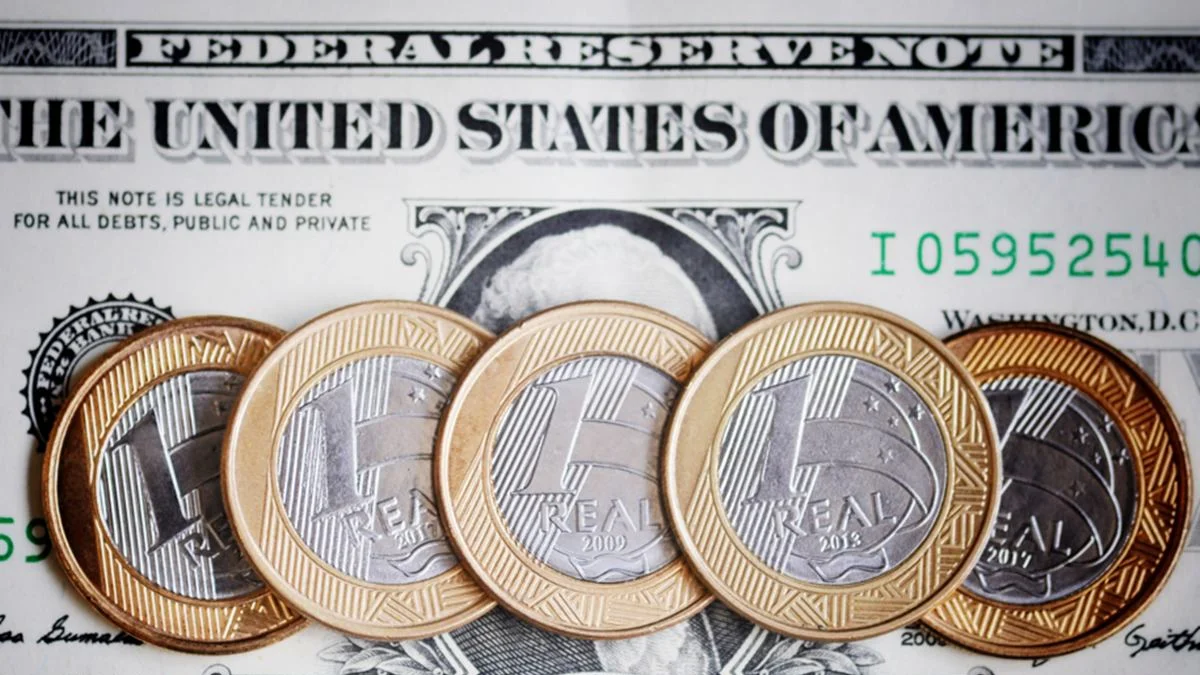 Dólar inicia quarta cotado a R$ 5,01 com mercado em clima de cautela