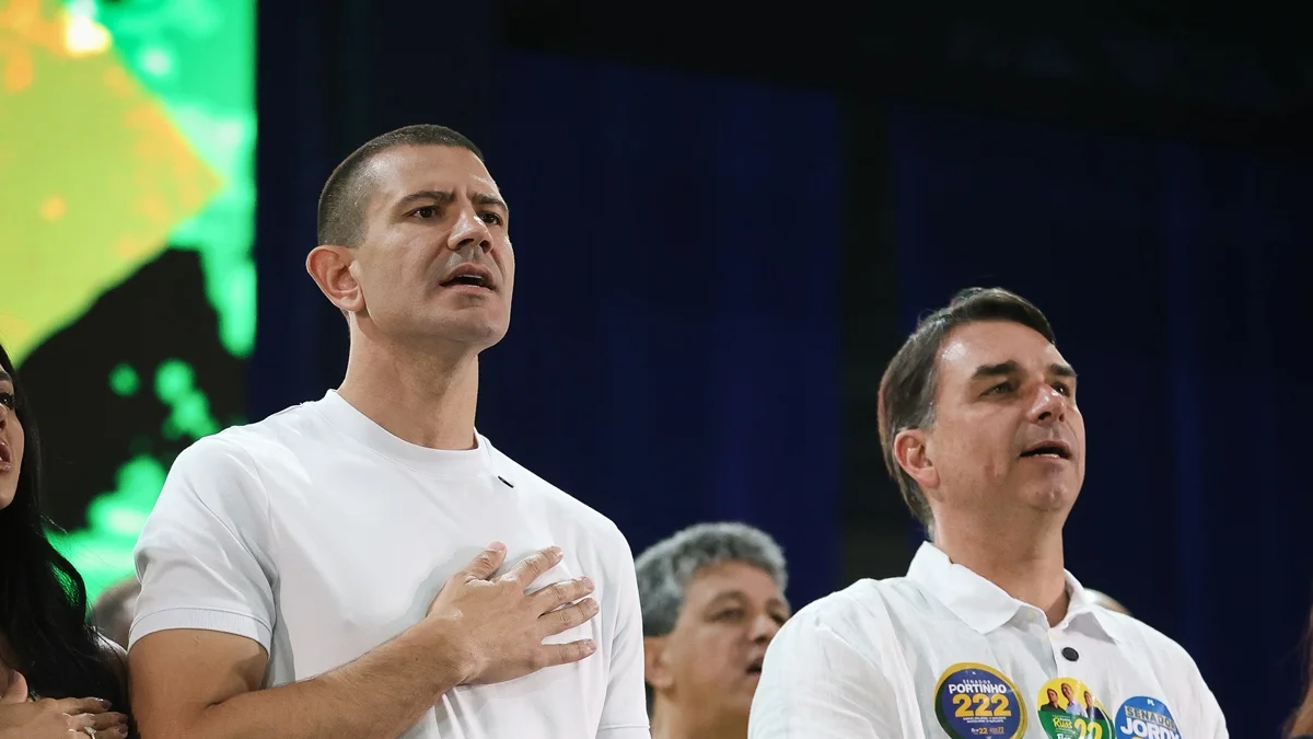 Ruas e Flávio Bolsonaro articulam engajamento para eleição no Rio