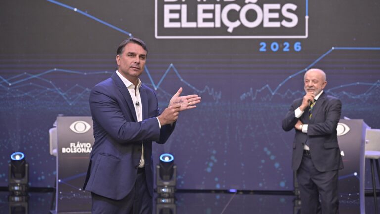Janones mobiliza apoiadores para impulsionar buscas negativas sobre Flávio Bolsonaro