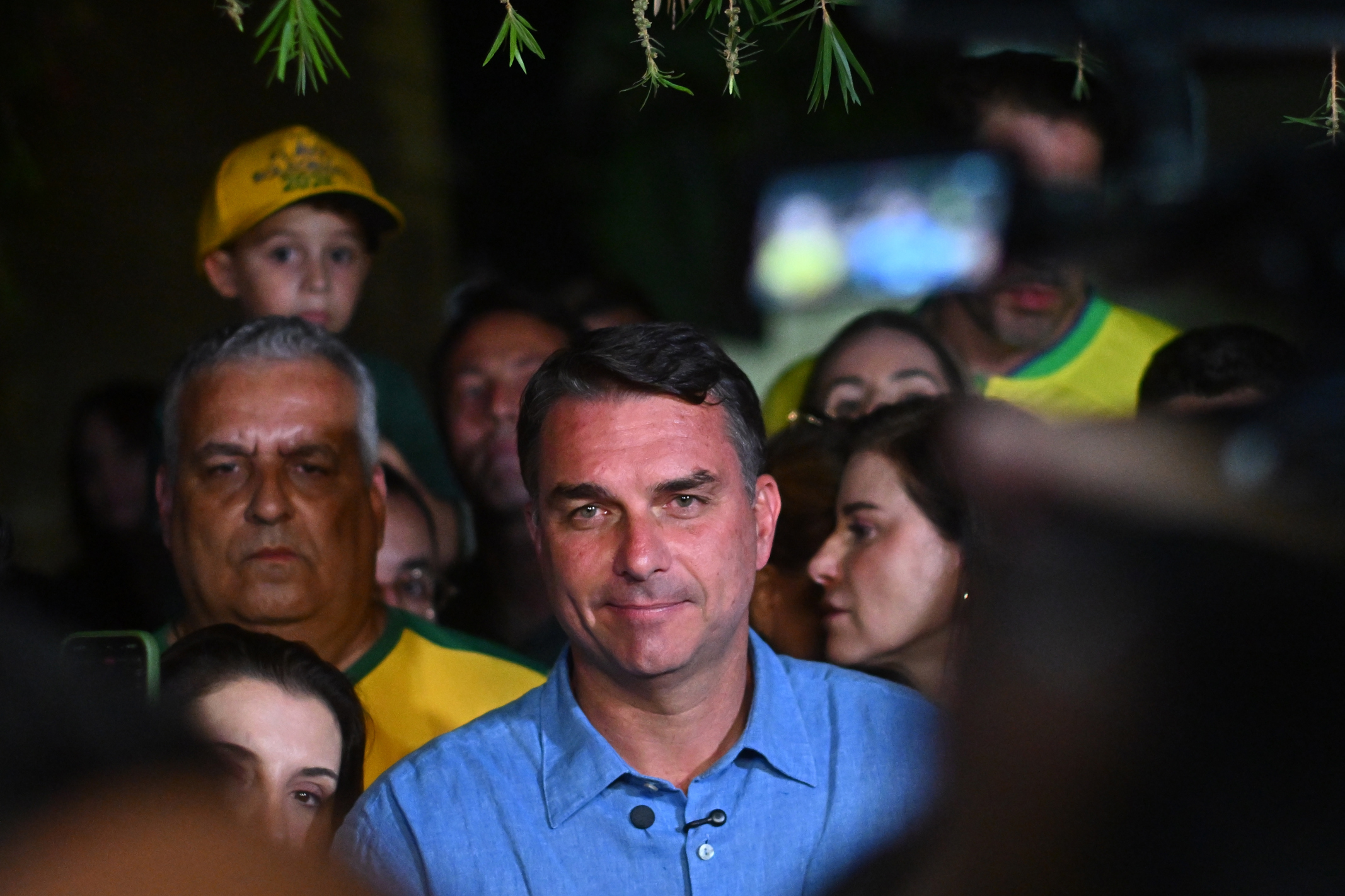 Flávio Bolsonaro intensifica articulação política para ampliar base no 2º turno