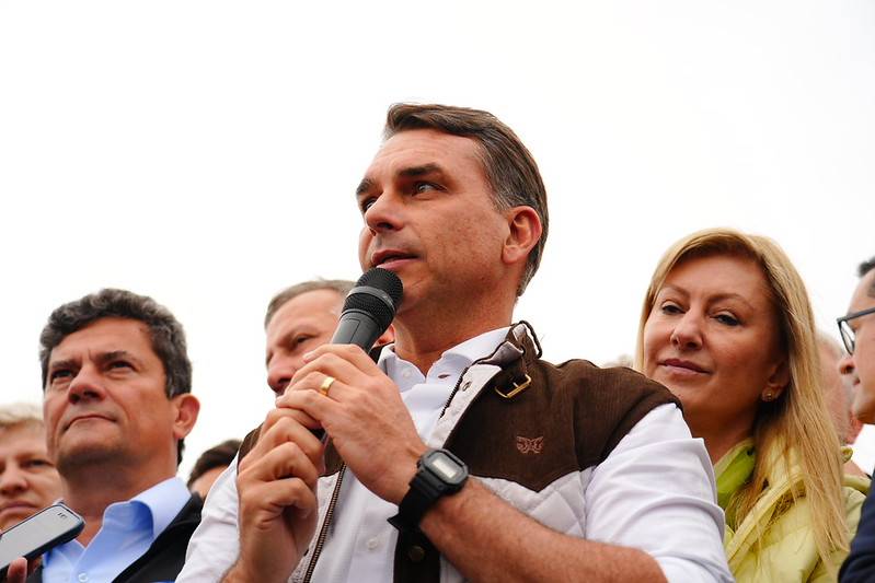 Desejo de empreender impulsiona apoio a Flávio e desafia Lula, aponta Ideia