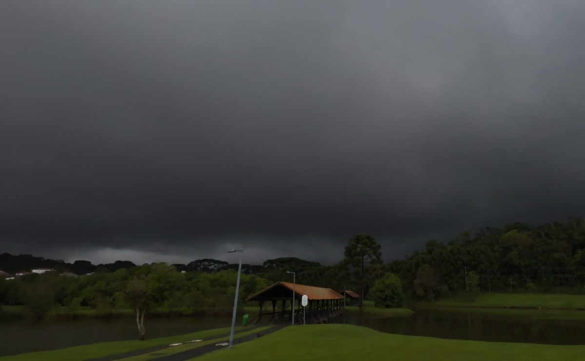 Frente fria traz risco de temporais em várias regiões do Paraná