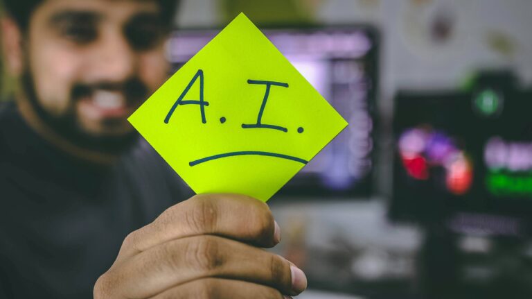 Estudo aponta que IA aumenta produtividade, mas reduz confiança entre colegas