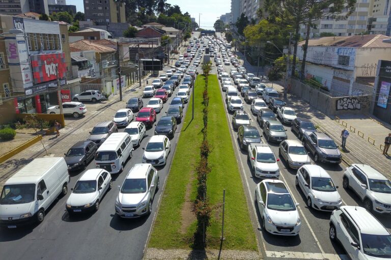 Licenciamento 2026: veículos com placas finais 8, 9 e 0 têm prazos até novembro