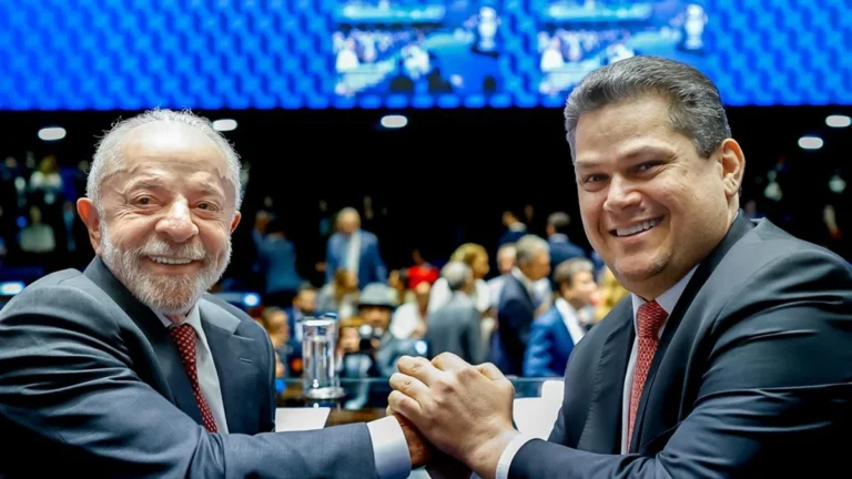 Alcolumbre e Lula renovam diálogo com aprovação da PEC da 6×1