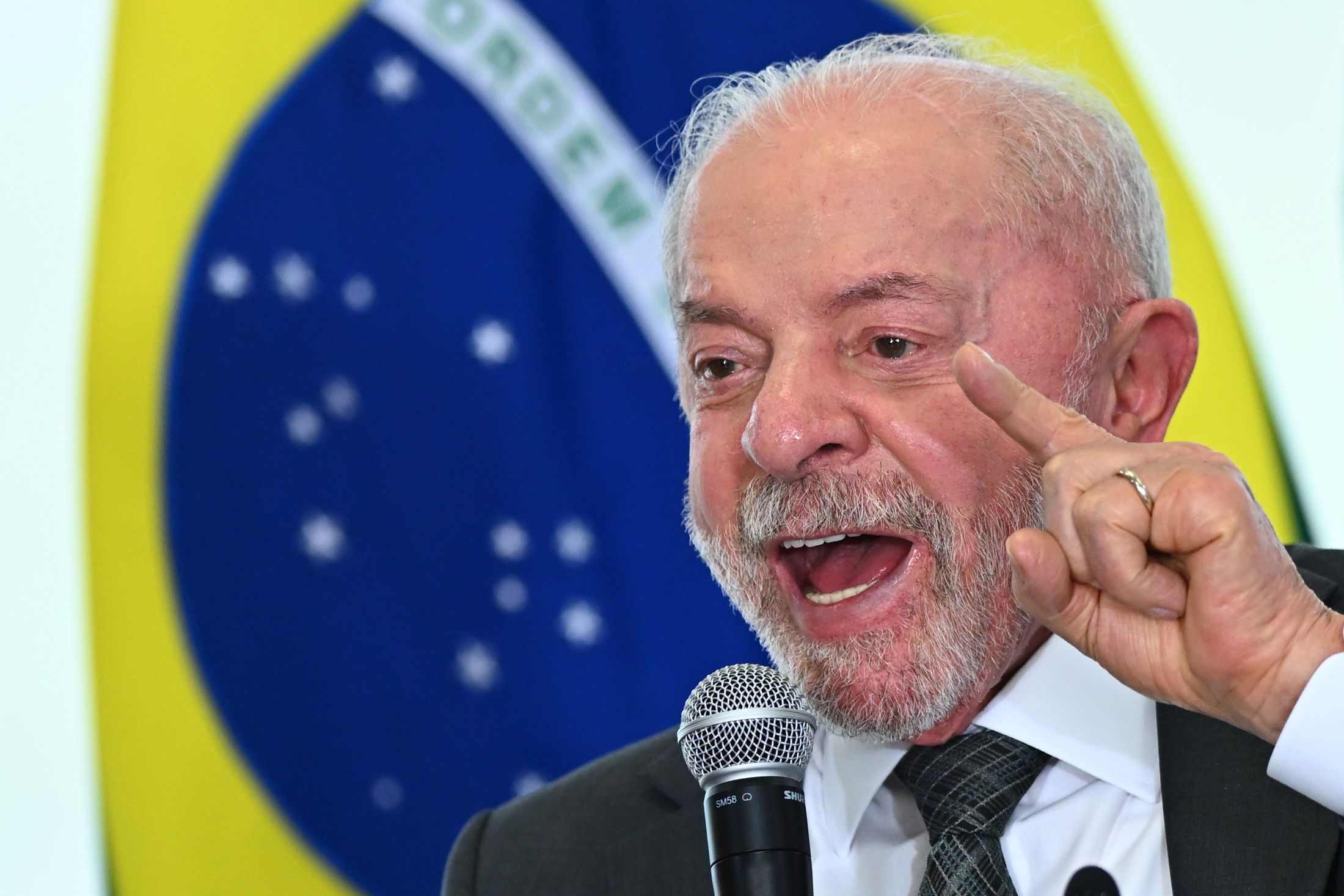 PT aposta no medo contra Flávio Bolsonaro no segundo turno