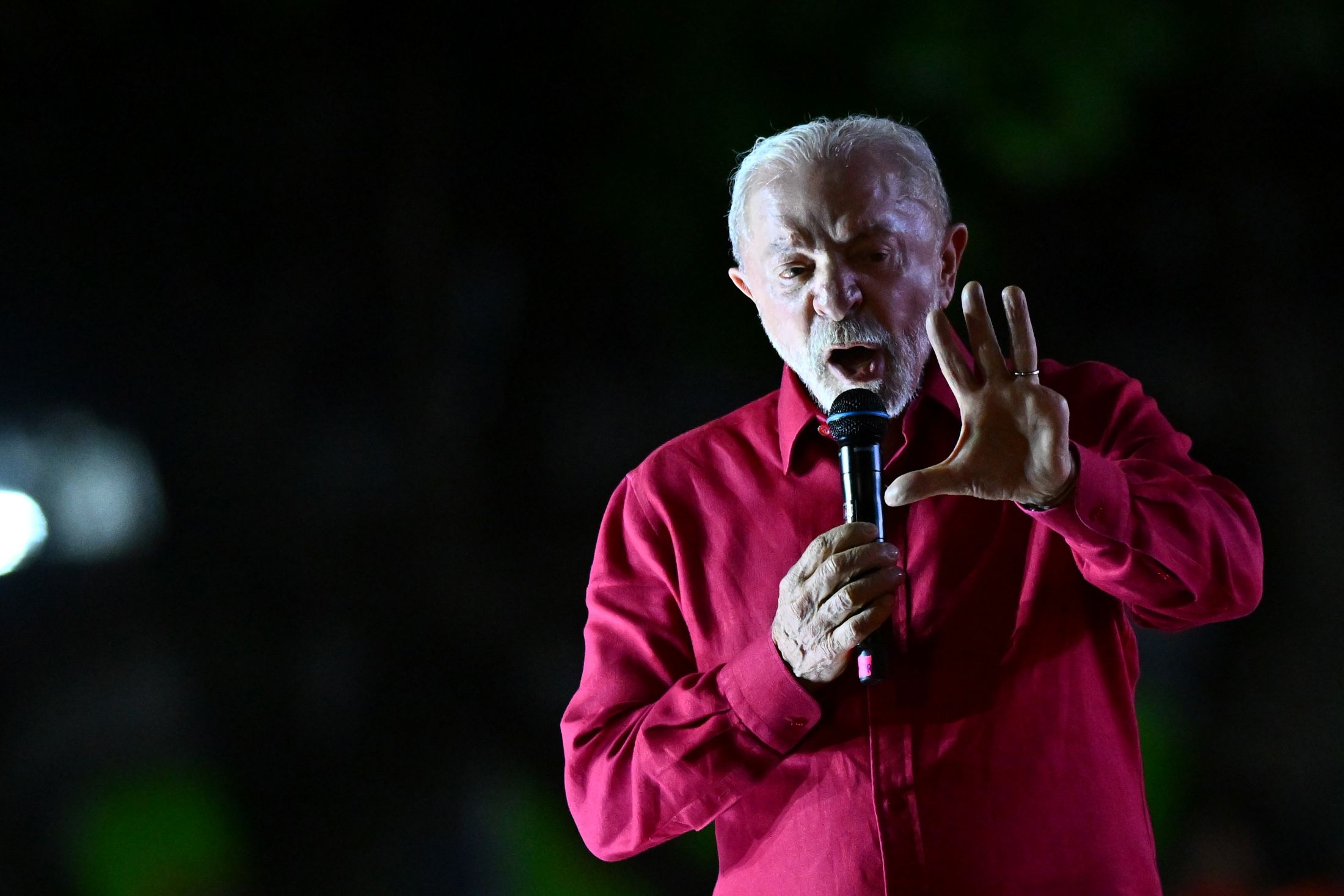 Lula cobra regulamentação de redes sociais sem censura e critica Meta