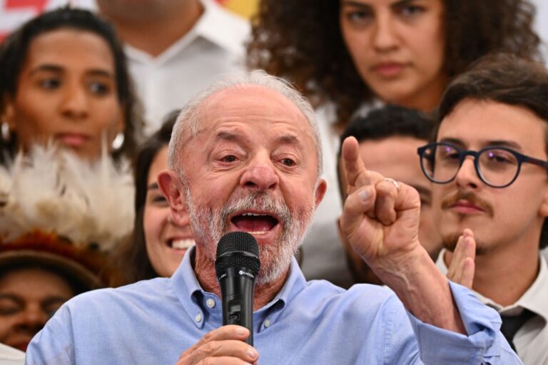 Lula autoriza quebra de sigilos próprios e dos filhos e desafia Flávio Bolsonaro