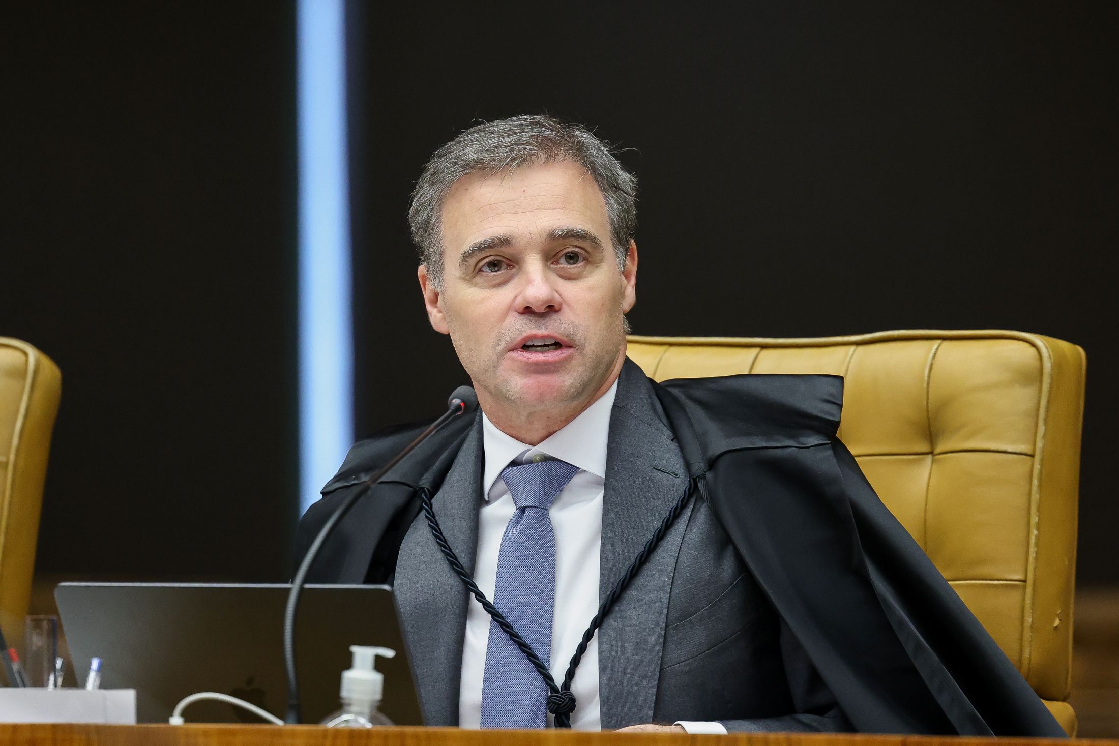 Fachin devolve inquéritos do INSS a Mendonça e mantém caso Master sob sua presidência