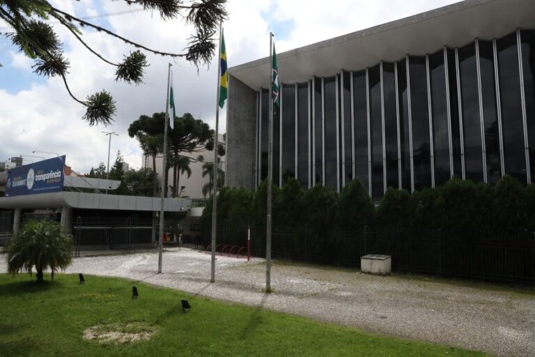 Alep debate segurança em traves de gol e atendimento optométrico em óticas
