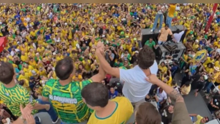 Nikolas Ferreira prevê Flávio Bolsonaro na rampa do Planalto com Jair Bolsonaro