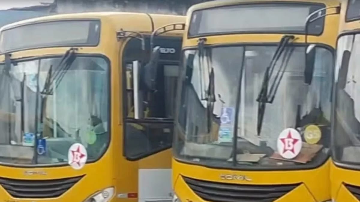 TRE da Bahia determina circulação de ônibus bloqueados com adesivos do PT sob multa de R$ 1 milhão por hora