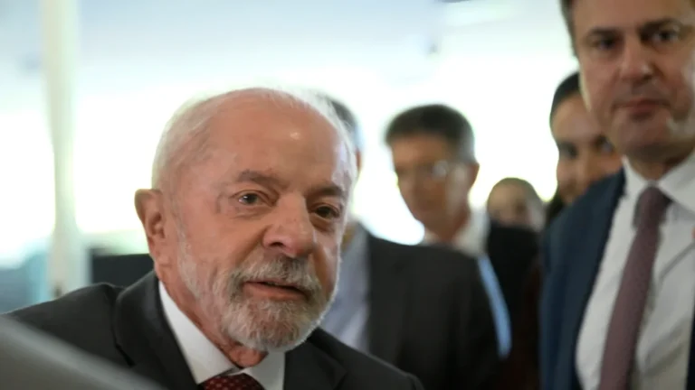 Lula reforça desafio a Flávio Bolsonaro sobre sigilos na eleição presidencial