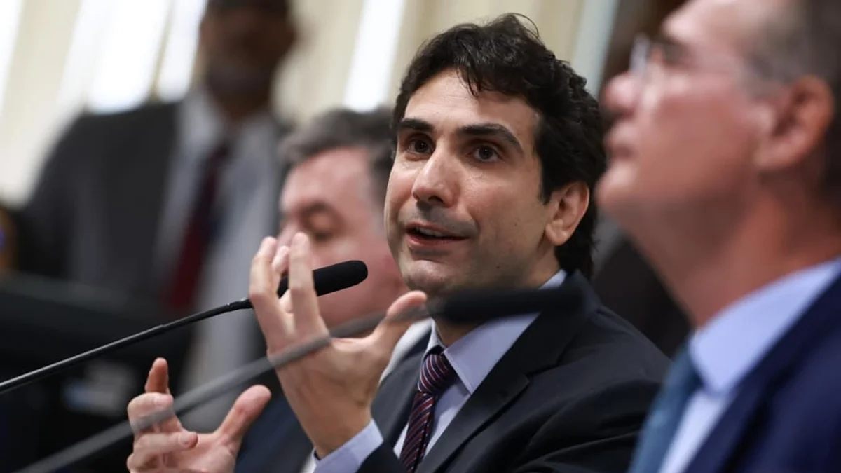 Gabriel Galípolo depõe à Polícia Federal no inquérito sobre Banco Master