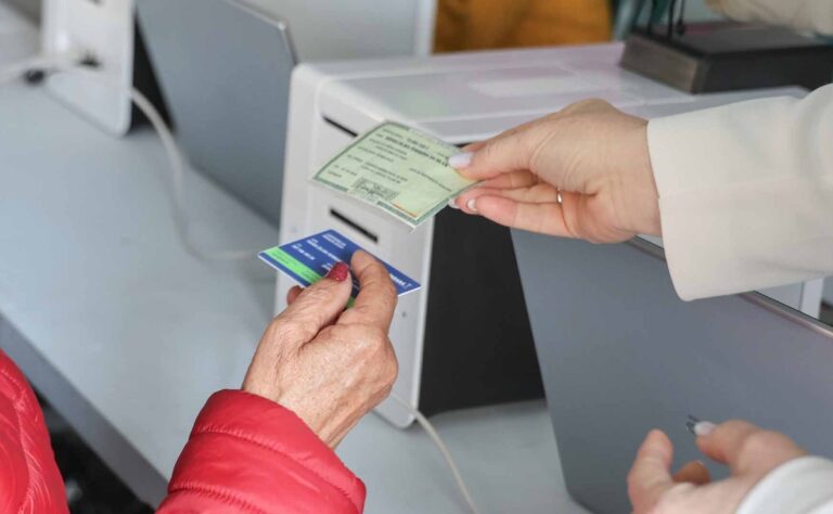 Paraná emite 115 mil carteiras para idosos com direito a viagens gratuitas
