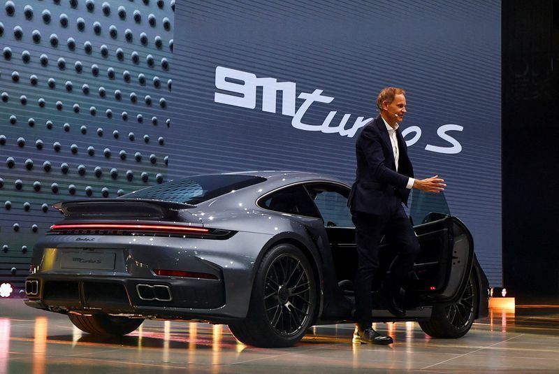 Porsche ajusta estratégia para vendas menores e foca no luxo