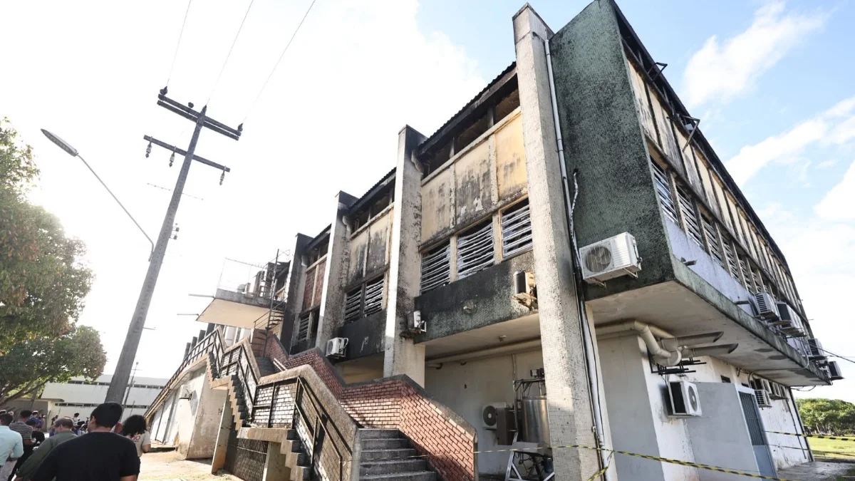 Incêndio na UFPE afeta 200 pesquisas; MEC amplia bolsas e investe em nova estrutura