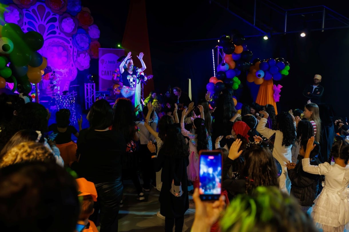 Shopping Estação promove Halloween com caça aos doces e show musical em Curitiba