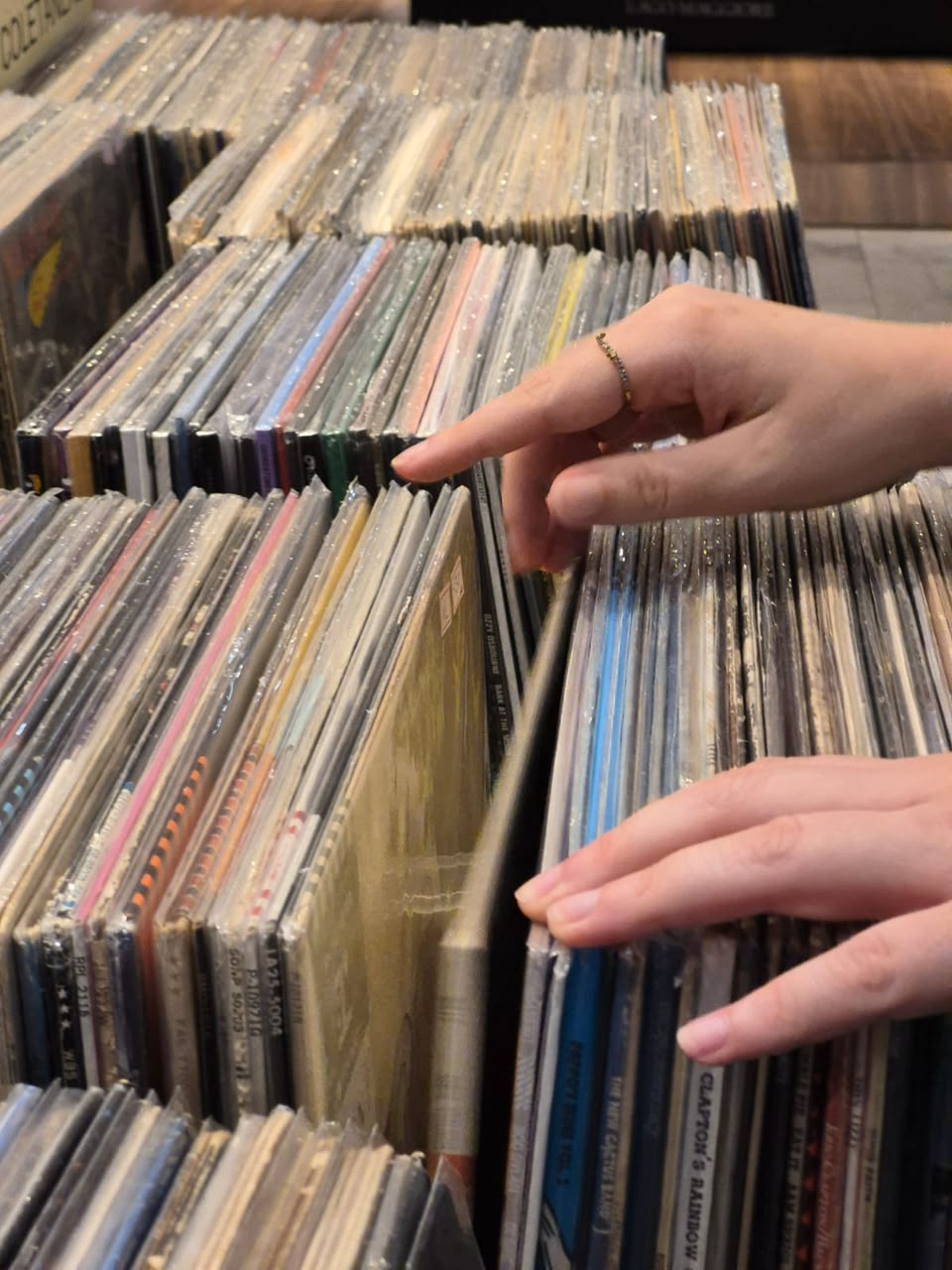 Feira de Vinil no Shopping Crystal reúne mais de 5 mil títulos em Curitiba